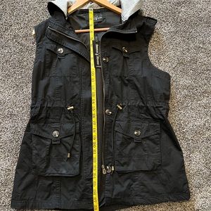 NWT SwitchHoods Cargo Vest